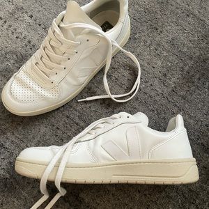 VEJA V-10 Size EU 41 - White